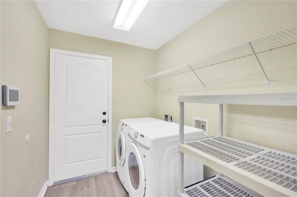 待售: $280,000 (3 贝兹, 2 浴室, 1824 平方英尺)