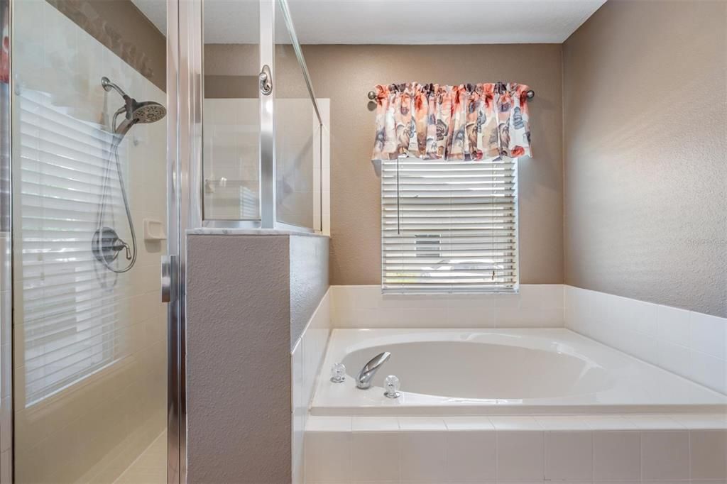 Activo con contrato: $442,000 (5 camas, 3 baños, 2684 Pies cuadrados)