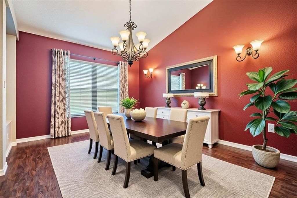 Activo con contrato: $442,000 (5 camas, 3 baños, 2684 Pies cuadrados)