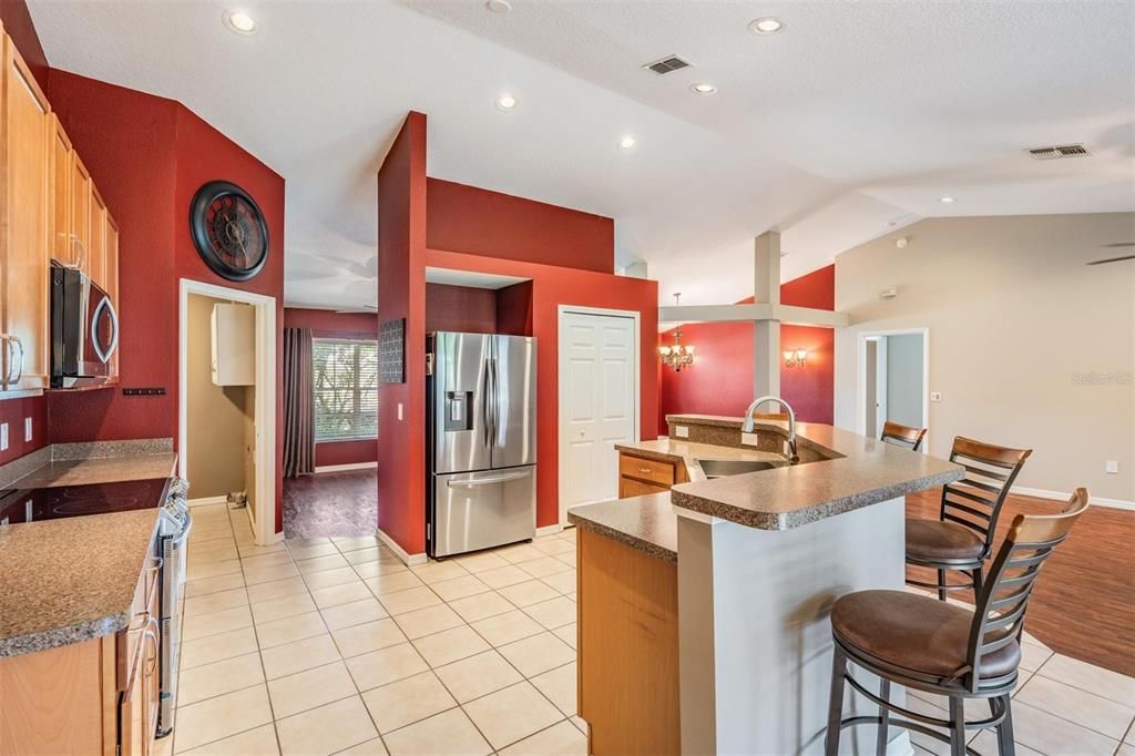 Activo con contrato: $442,000 (5 camas, 3 baños, 2684 Pies cuadrados)