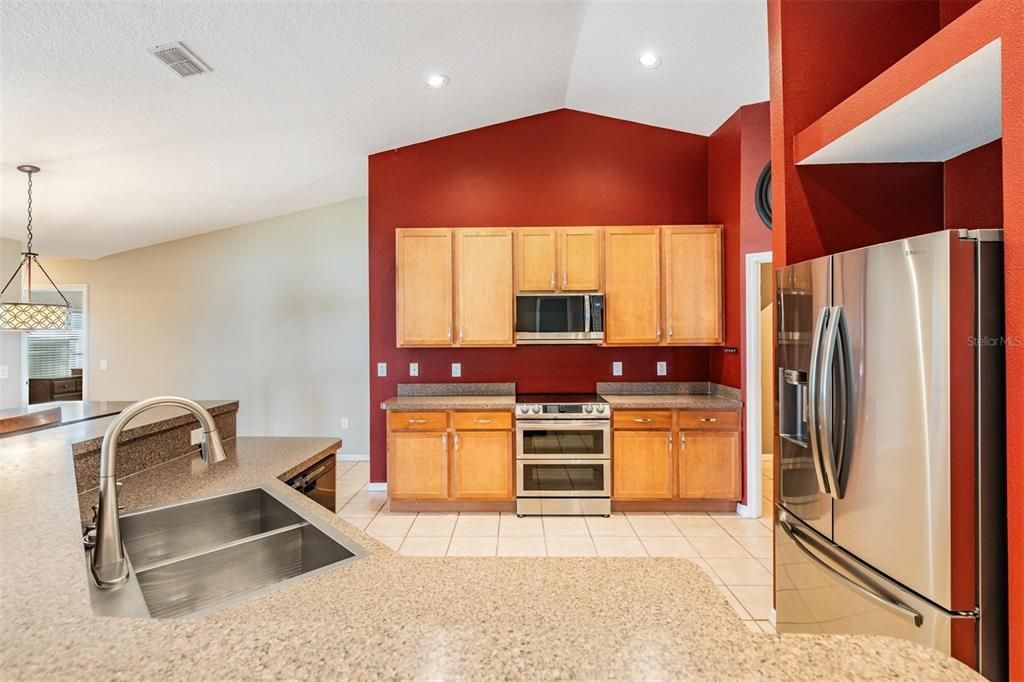 Activo con contrato: $442,000 (5 camas, 3 baños, 2684 Pies cuadrados)