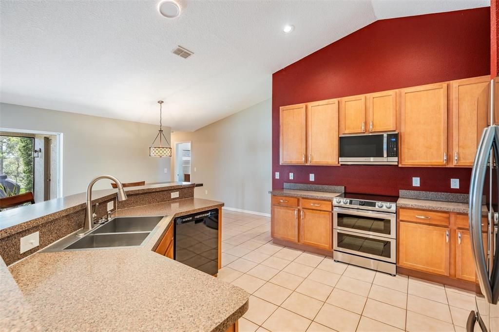 Activo con contrato: $442,000 (5 camas, 3 baños, 2684 Pies cuadrados)