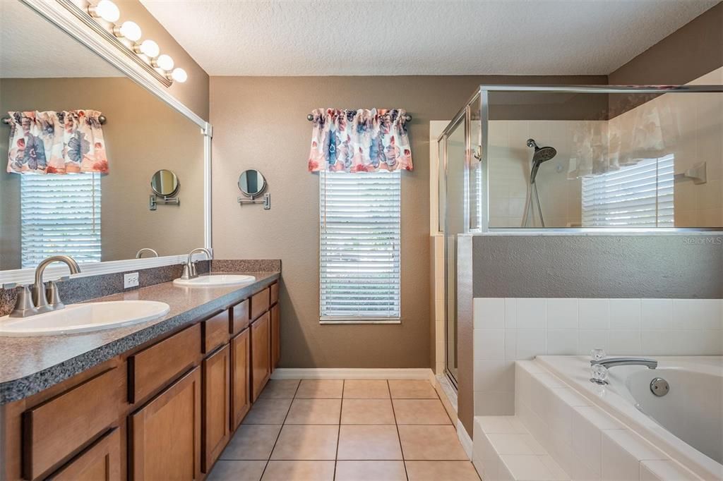 Activo con contrato: $442,000 (5 camas, 3 baños, 2684 Pies cuadrados)