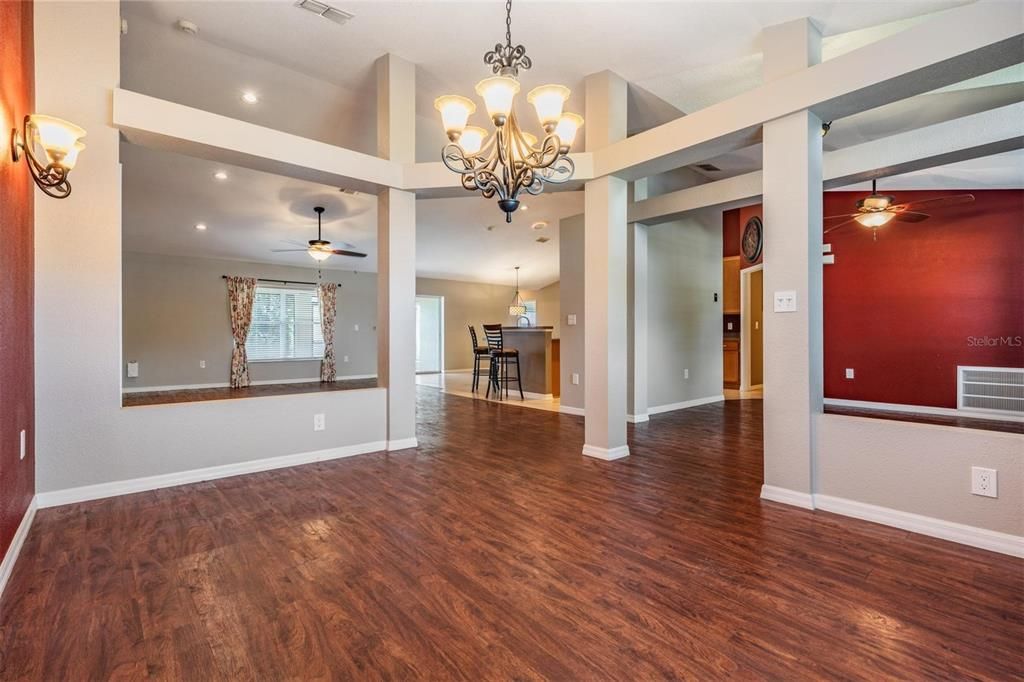 Activo con contrato: $442,000 (5 camas, 3 baños, 2684 Pies cuadrados)