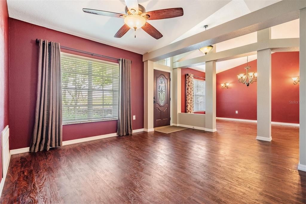 Activo con contrato: $442,000 (5 camas, 3 baños, 2684 Pies cuadrados)