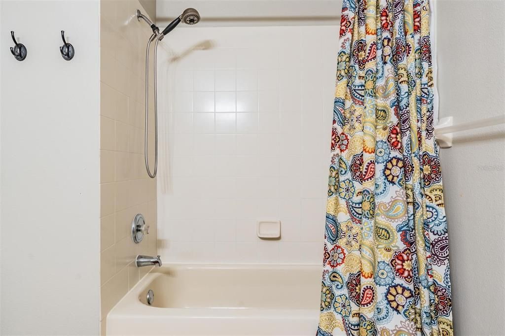 Activo con contrato: $442,000 (5 camas, 3 baños, 2684 Pies cuadrados)