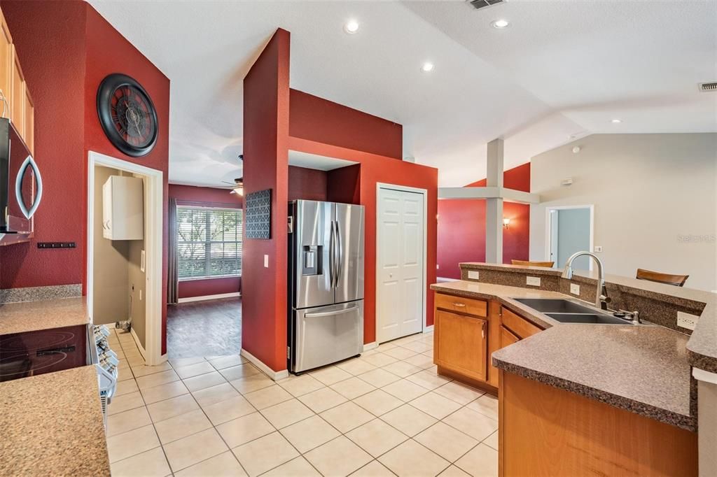 Activo con contrato: $442,000 (5 camas, 3 baños, 2684 Pies cuadrados)