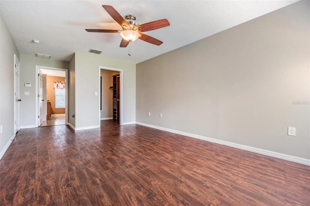 Activo con contrato: $442,000 (5 camas, 3 baños, 2684 Pies cuadrados)