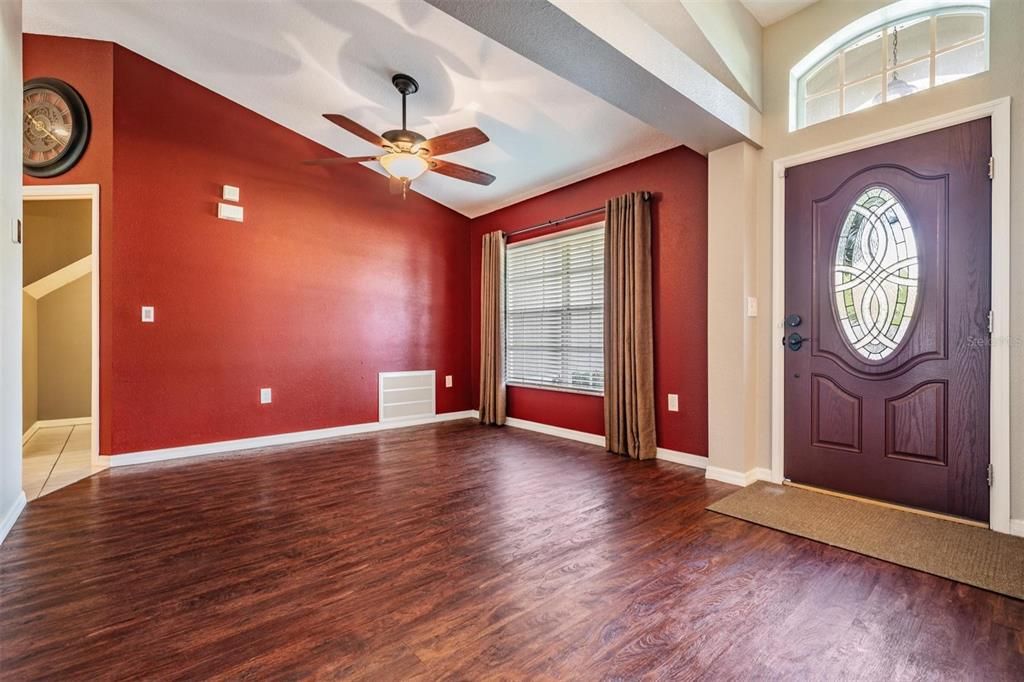 Activo con contrato: $442,000 (5 camas, 3 baños, 2684 Pies cuadrados)