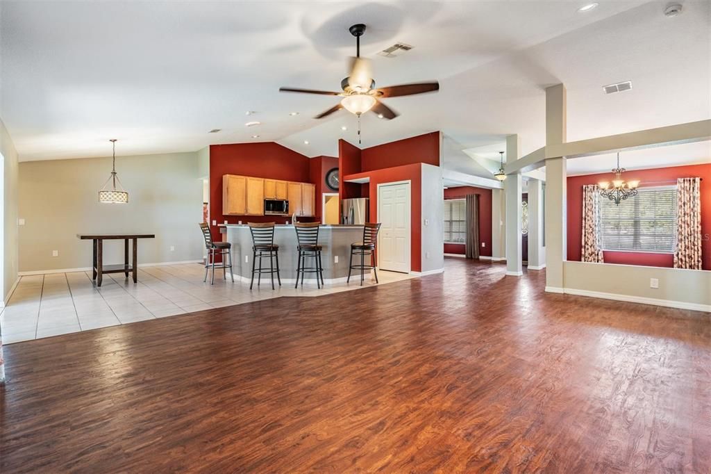 Activo con contrato: $442,000 (5 camas, 3 baños, 2684 Pies cuadrados)