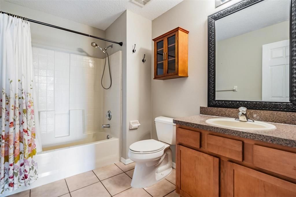 Activo con contrato: $442,000 (5 camas, 3 baños, 2684 Pies cuadrados)