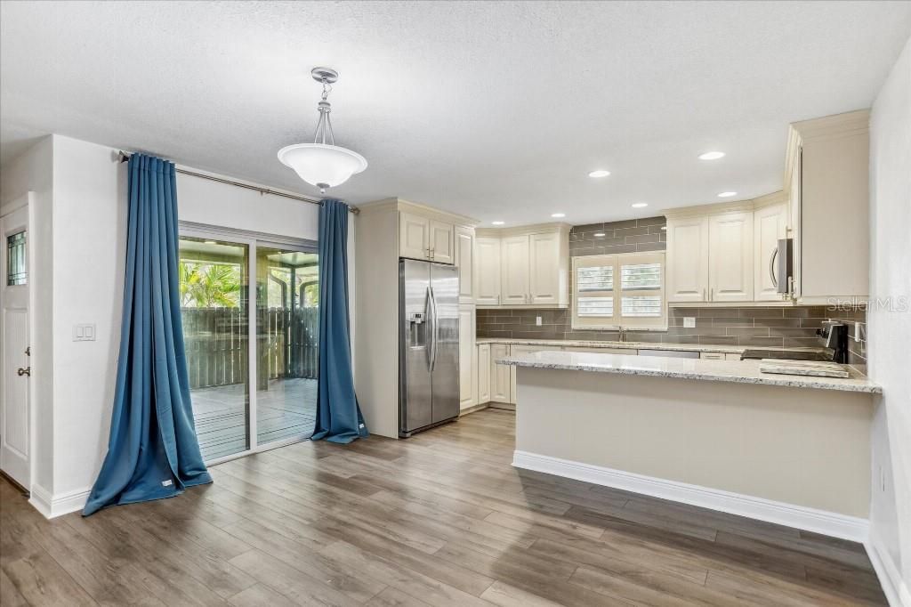 На продажу: $385,000 (2 спален, 2 ванн, 1440 Квадратных фут)