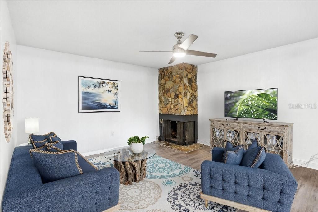 На продажу: $385,000 (2 спален, 2 ванн, 1440 Квадратных фут)