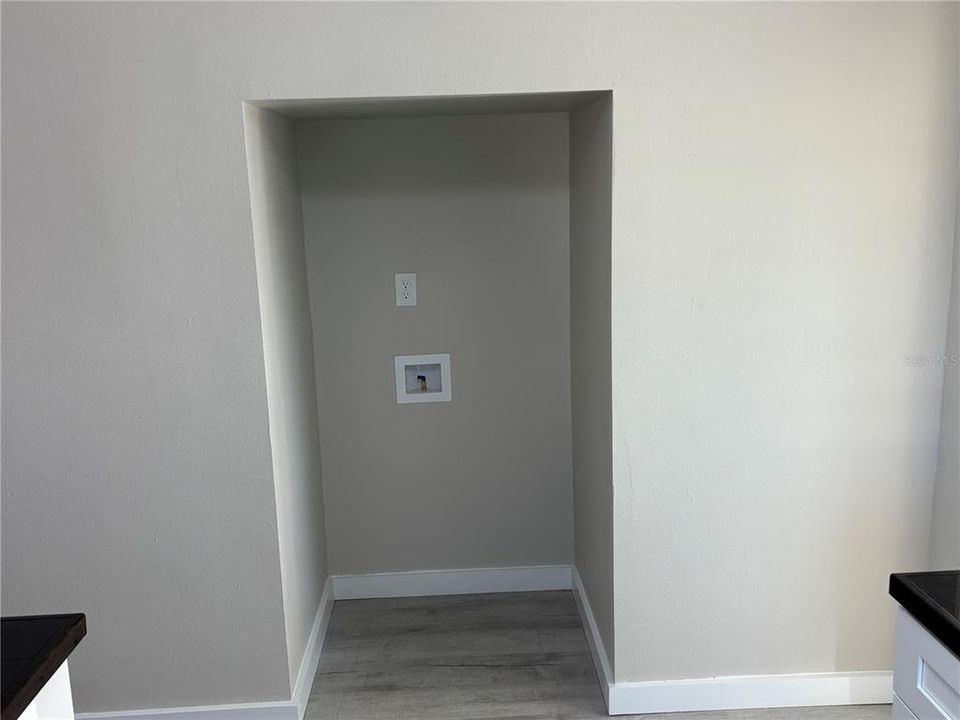 For Sale: $199,900 (2 beds, 1 baths, 775 Square Feet)