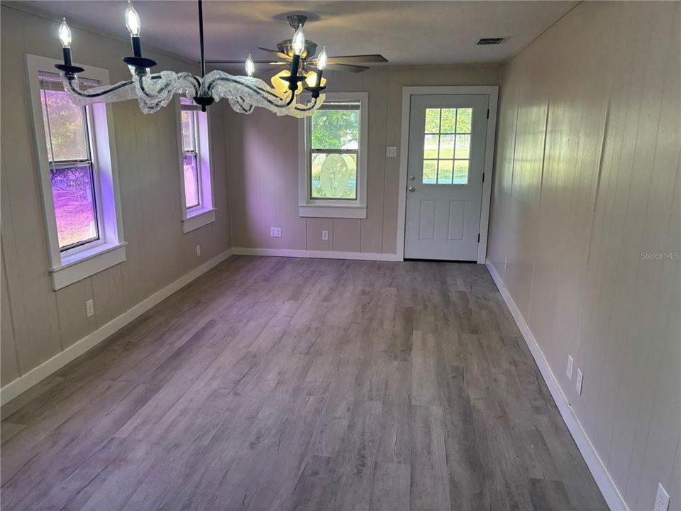 For Sale: $199,900 (2 beds, 1 baths, 775 Square Feet)