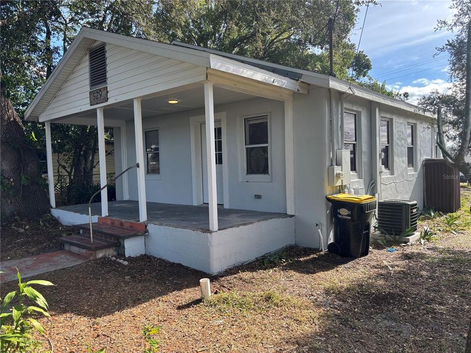 For Sale: $199,900 (2 beds, 1 baths, 775 Square Feet)