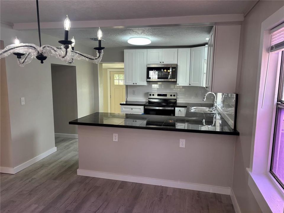 For Sale: $199,900 (2 beds, 1 baths, 775 Square Feet)