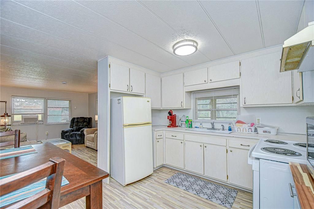 待售: $64,900 (2 贝兹, 1 浴室, 672 平方英尺)