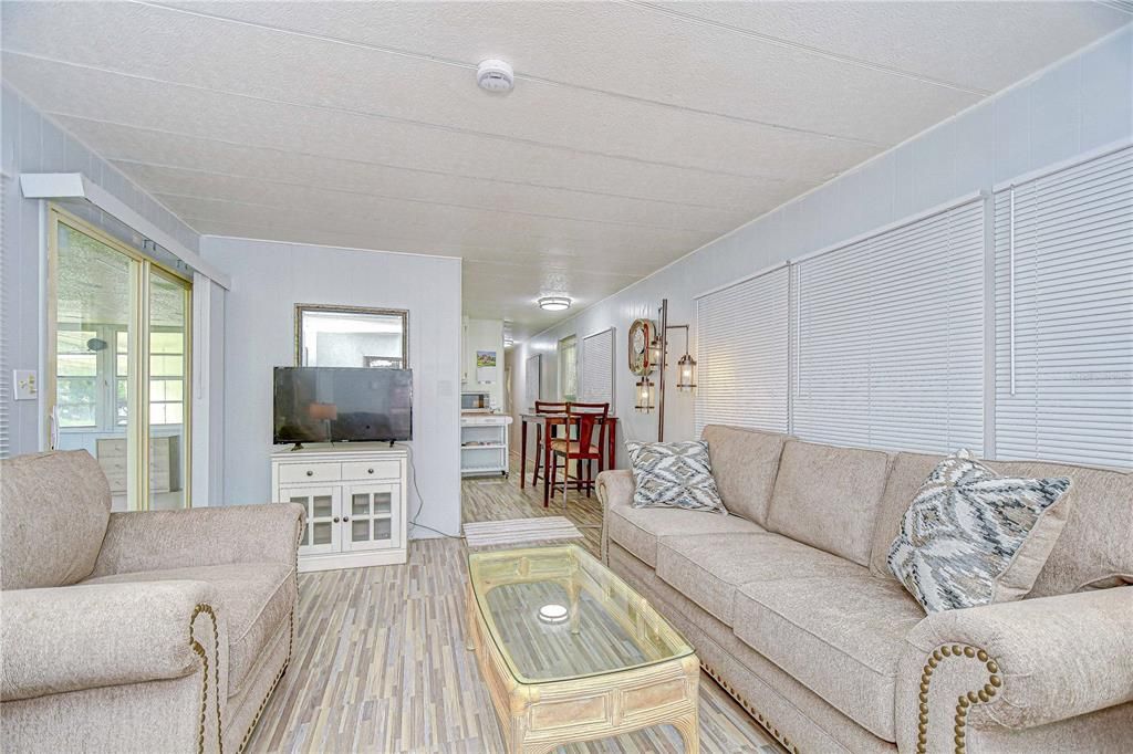 待售: $64,900 (2 贝兹, 1 浴室, 672 平方英尺)