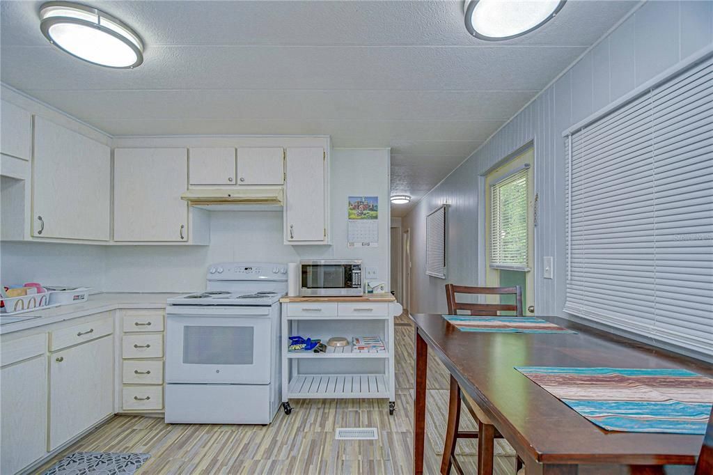 待售: $64,900 (2 贝兹, 1 浴室, 672 平方英尺)