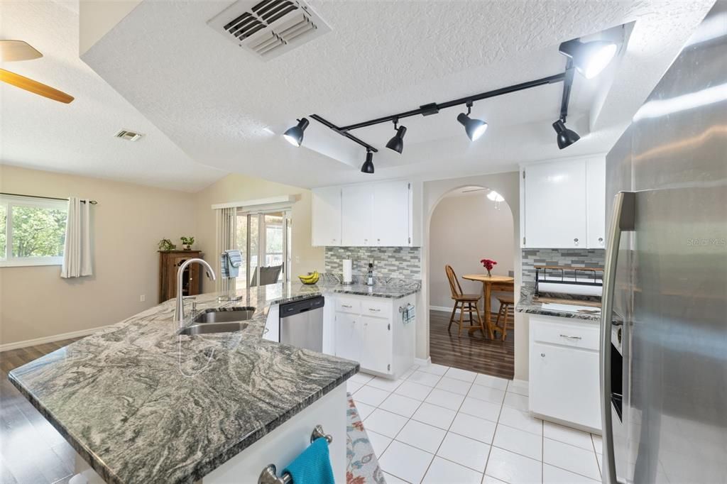 Active With Contract: $320,000 (3 beds, 2 baths, 1739 Square Feet)