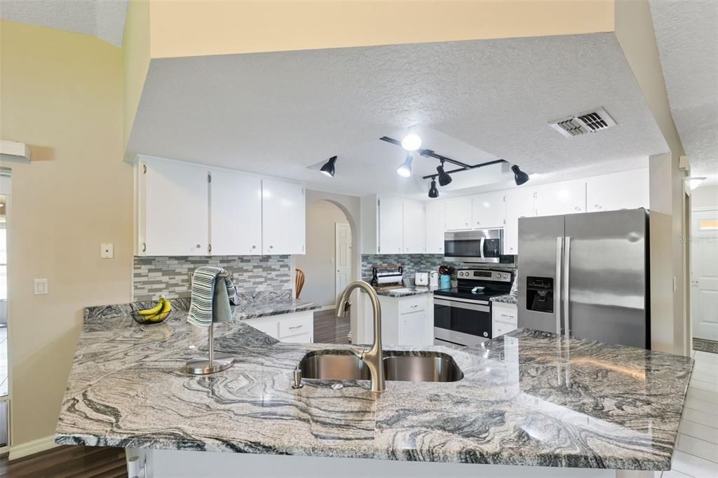 Active With Contract: $320,000 (3 beds, 2 baths, 1739 Square Feet)