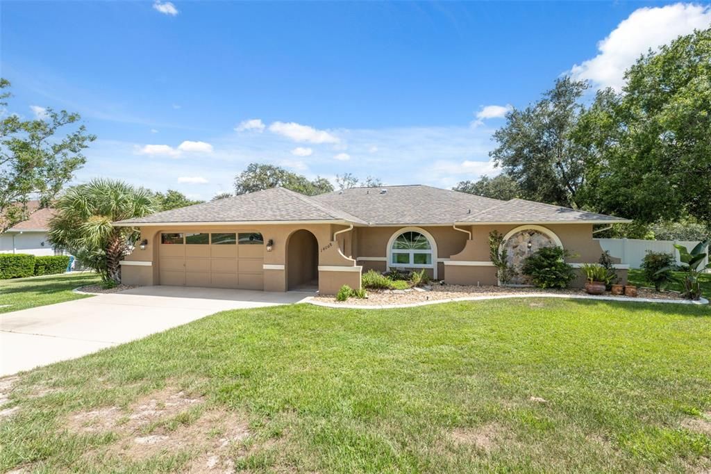 Active With Contract: $320,000 (3 beds, 2 baths, 1739 Square Feet)