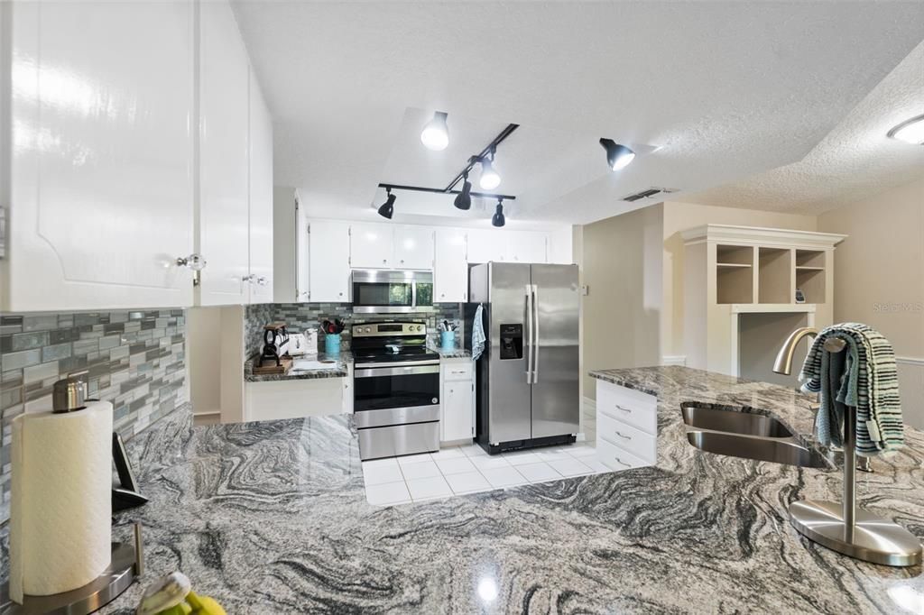 Active With Contract: $320,000 (3 beds, 2 baths, 1739 Square Feet)