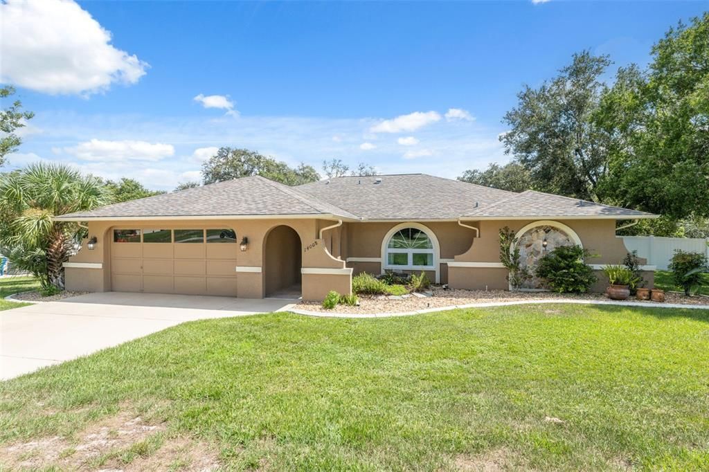 Active With Contract: $320,000 (3 beds, 2 baths, 1739 Square Feet)