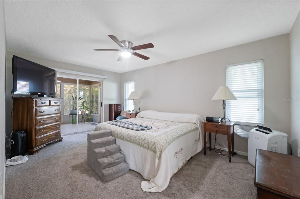 Active With Contract: $320,000 (3 beds, 2 baths, 1739 Square Feet)