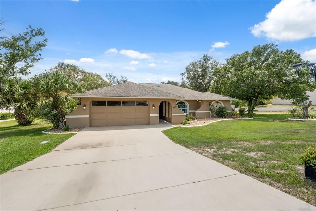 Active With Contract: $320,000 (3 beds, 2 baths, 1739 Square Feet)