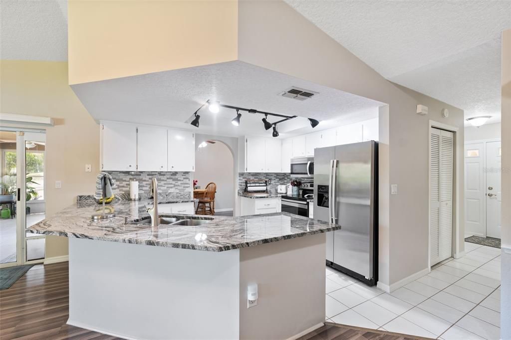 Active With Contract: $320,000 (3 beds, 2 baths, 1739 Square Feet)