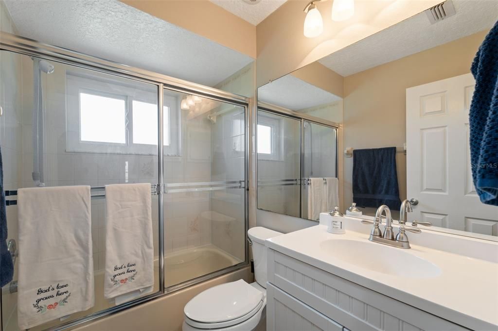 Active With Contract: $320,000 (3 beds, 2 baths, 1739 Square Feet)