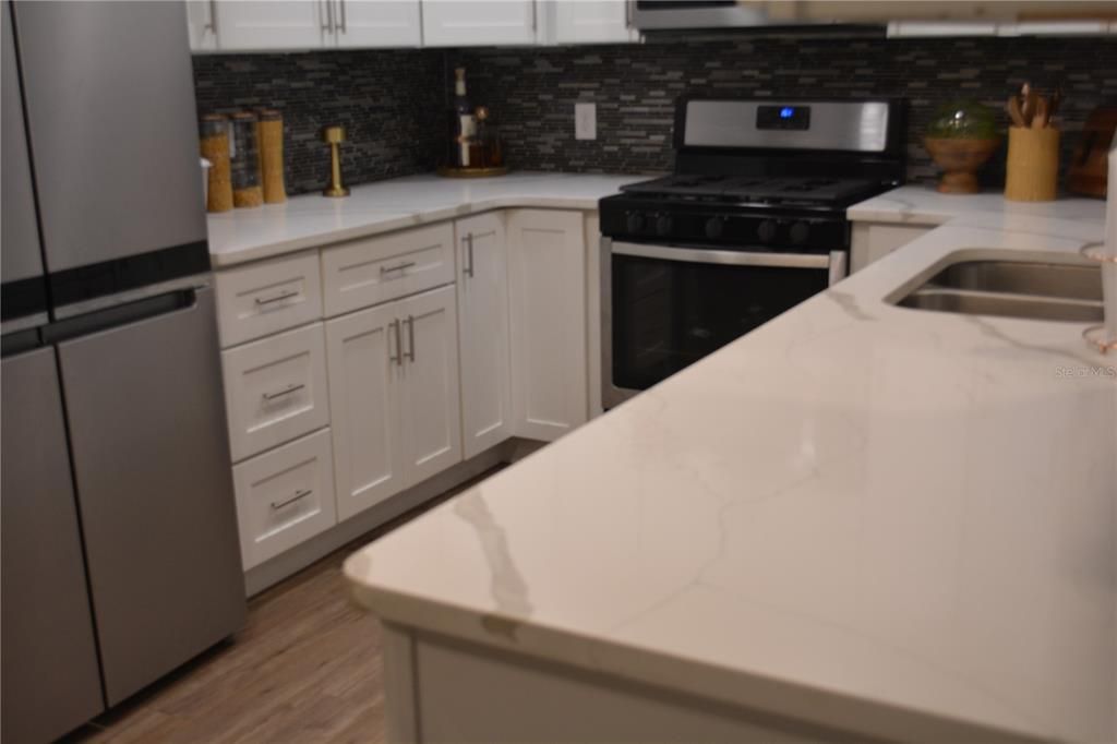 На продажу: $310,000 (2 спален, 2 ванн, 1348 Квадратных фут)