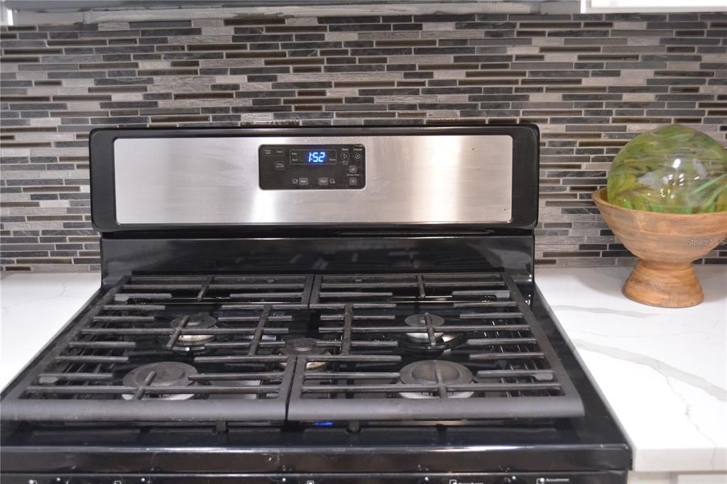 На продажу: $310,000 (2 спален, 2 ванн, 1348 Квадратных фут)