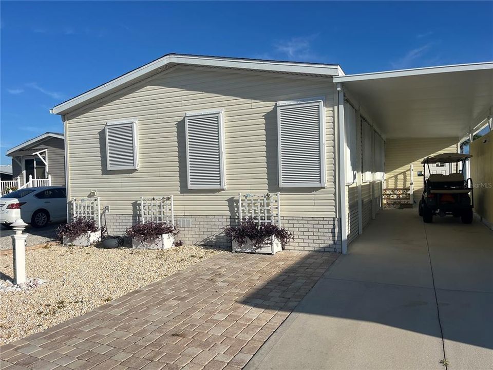 待售: $299,000 (2 贝兹, 1 浴室, 1223 平方英尺)