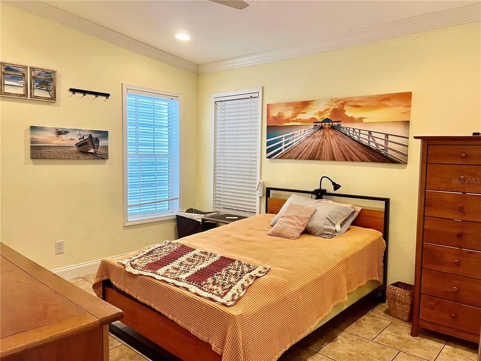 待售: $299,000 (2 贝兹, 1 浴室, 1223 平方英尺)