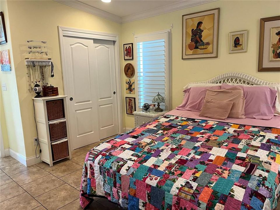 待售: $299,000 (2 贝兹, 1 浴室, 1223 平方英尺)