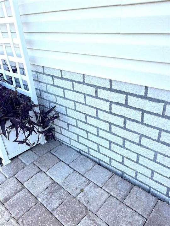 待售: $299,000 (2 贝兹, 1 浴室, 1223 平方英尺)