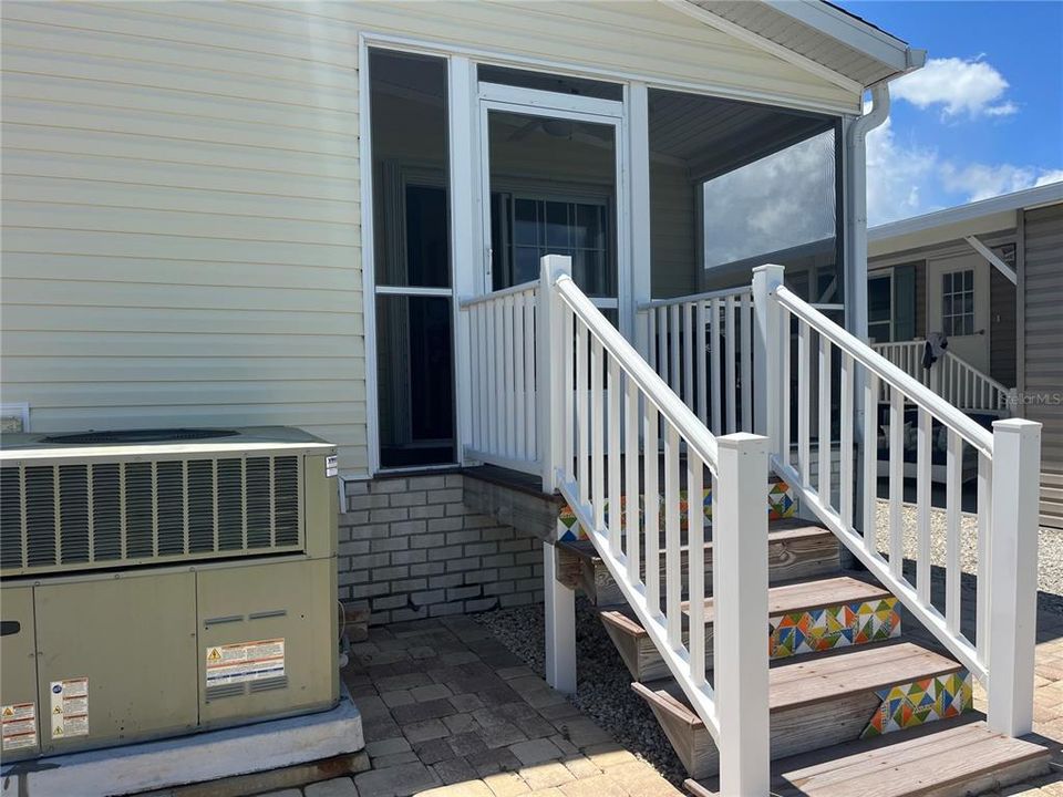 待售: $299,000 (2 贝兹, 1 浴室, 1223 平方英尺)