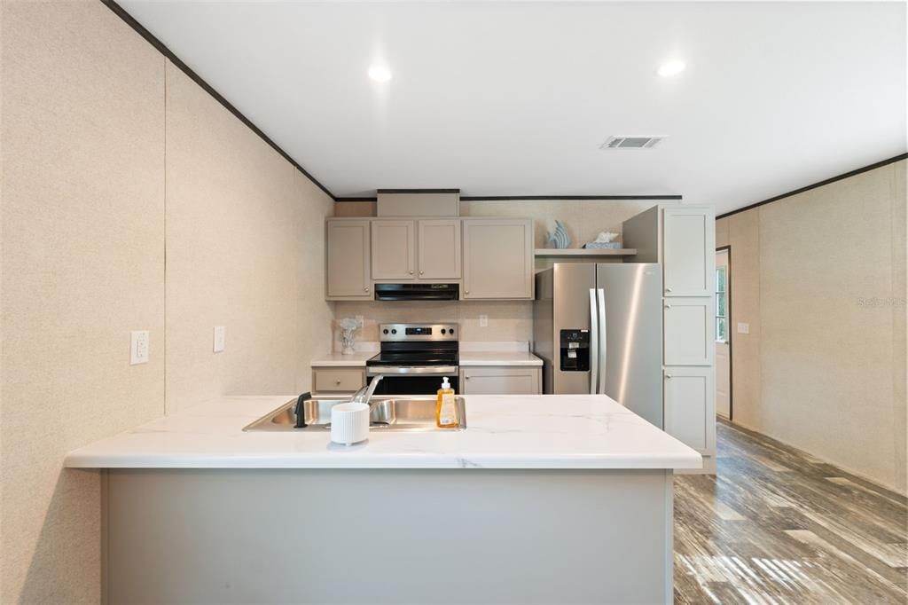 待售: $168,900 (3 贝兹, 2 浴室, 1001 平方英尺)