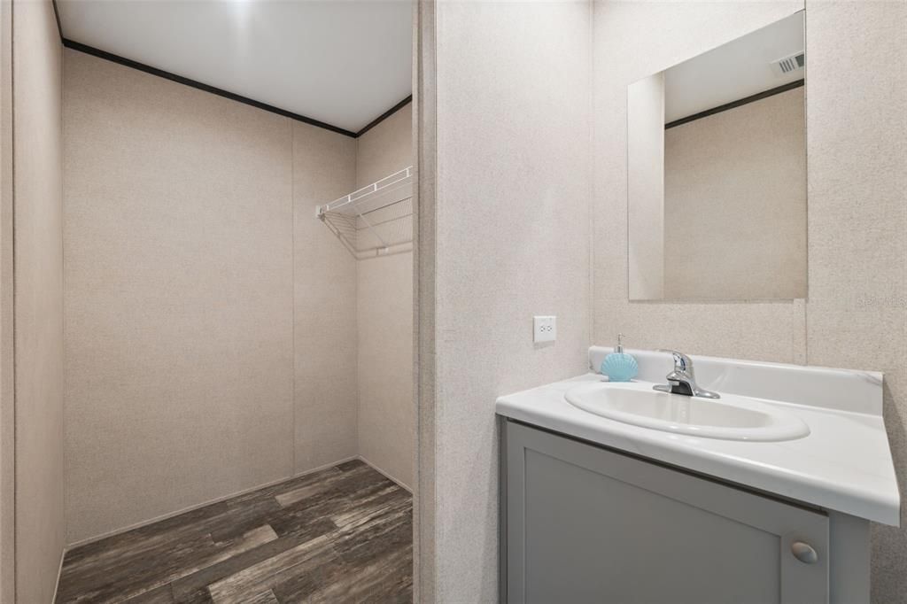 待售: $168,900 (3 贝兹, 2 浴室, 1001 平方英尺)