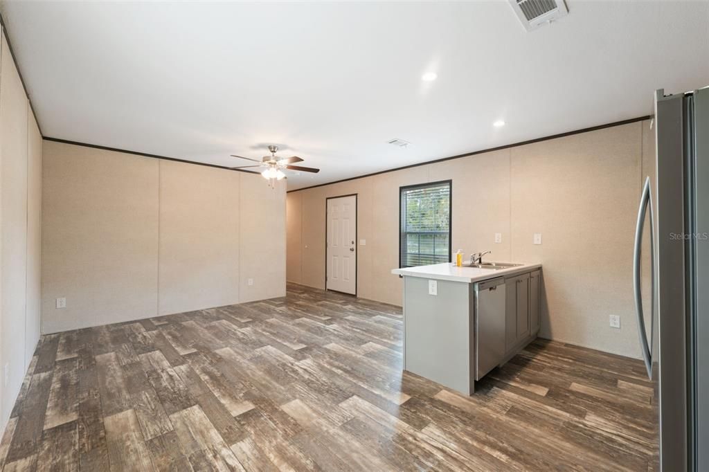 待售: $168,900 (3 贝兹, 2 浴室, 1001 平方英尺)