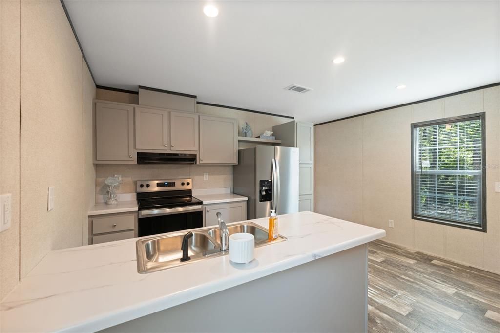 待售: $168,900 (3 贝兹, 2 浴室, 1001 平方英尺)