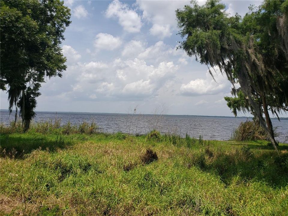 Под контрактом: $445,000 (1.07 acres)