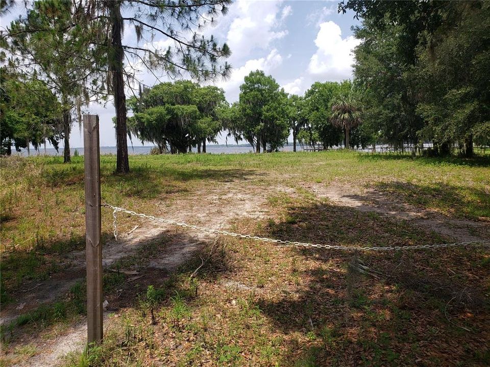 Под контрактом: $445,000 (1.07 acres)