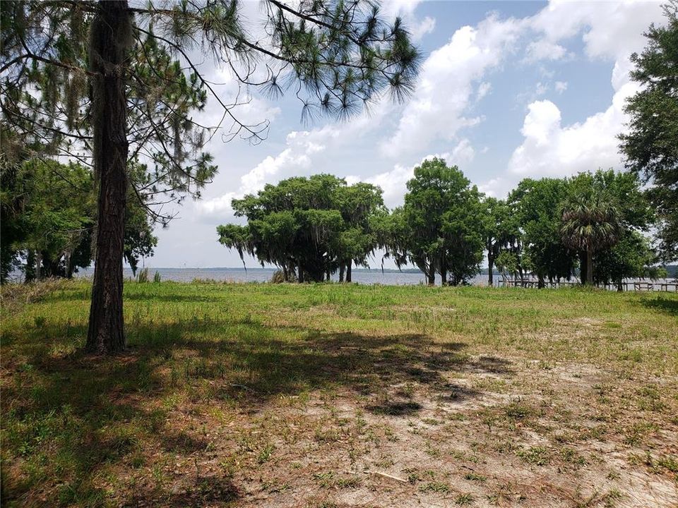 Под контрактом: $445,000 (1.07 acres)