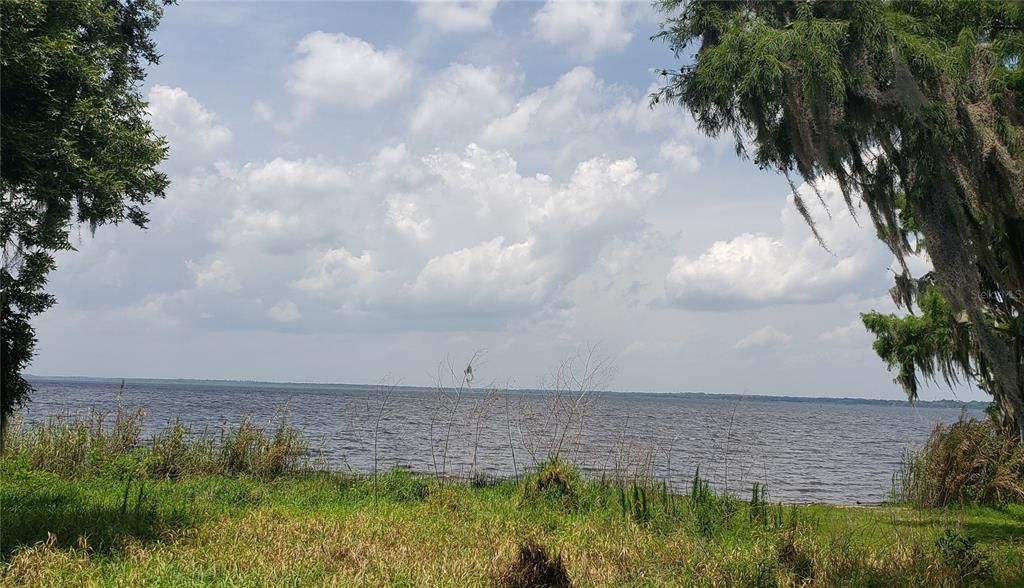 Под контрактом: $445,000 (1.07 acres)