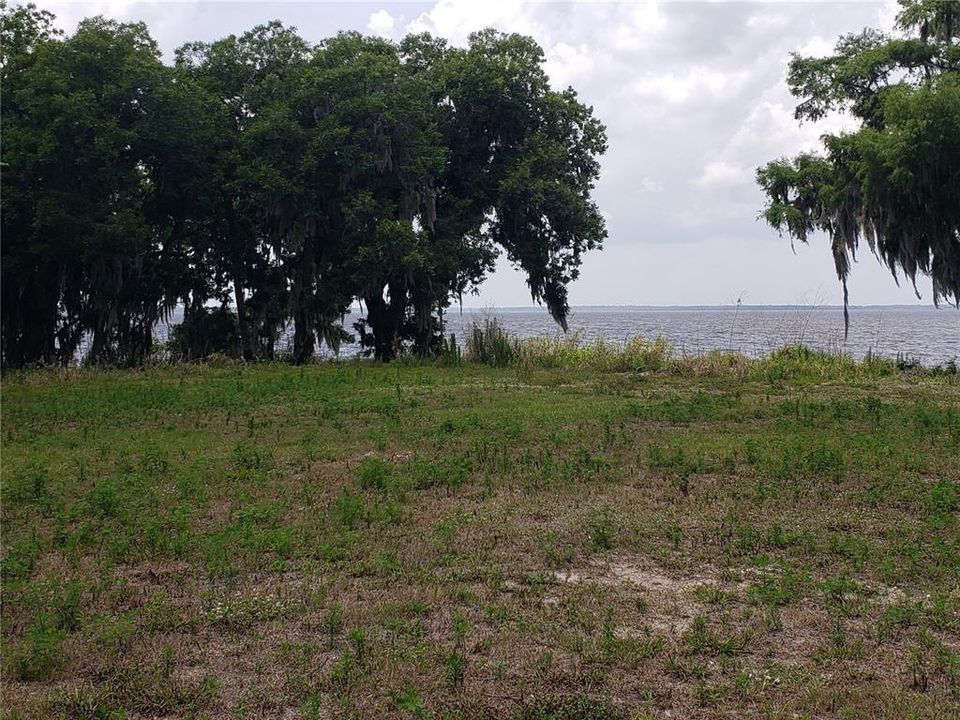 Под контрактом: $445,000 (1.07 acres)