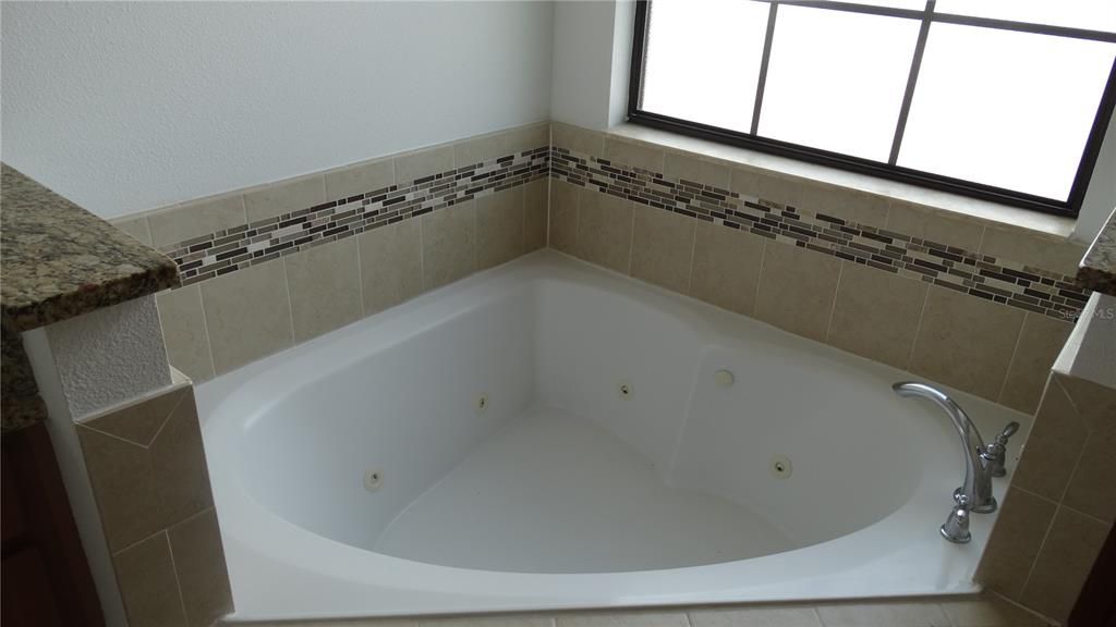 For Rent: $4,950 (4 beds, 4 baths, 3458 Square Feet)